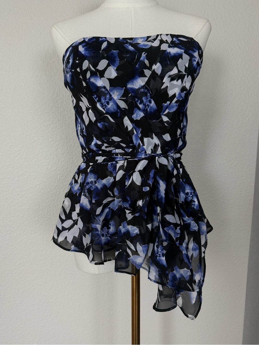White House Black Market Strapless Whimsigoth Floral Peplum Tie Waist Top Size 6